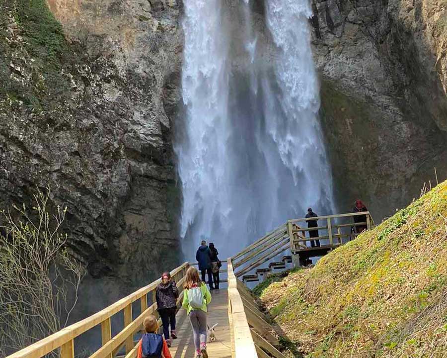 Blihin-waterfall-and-Dabarska-cave